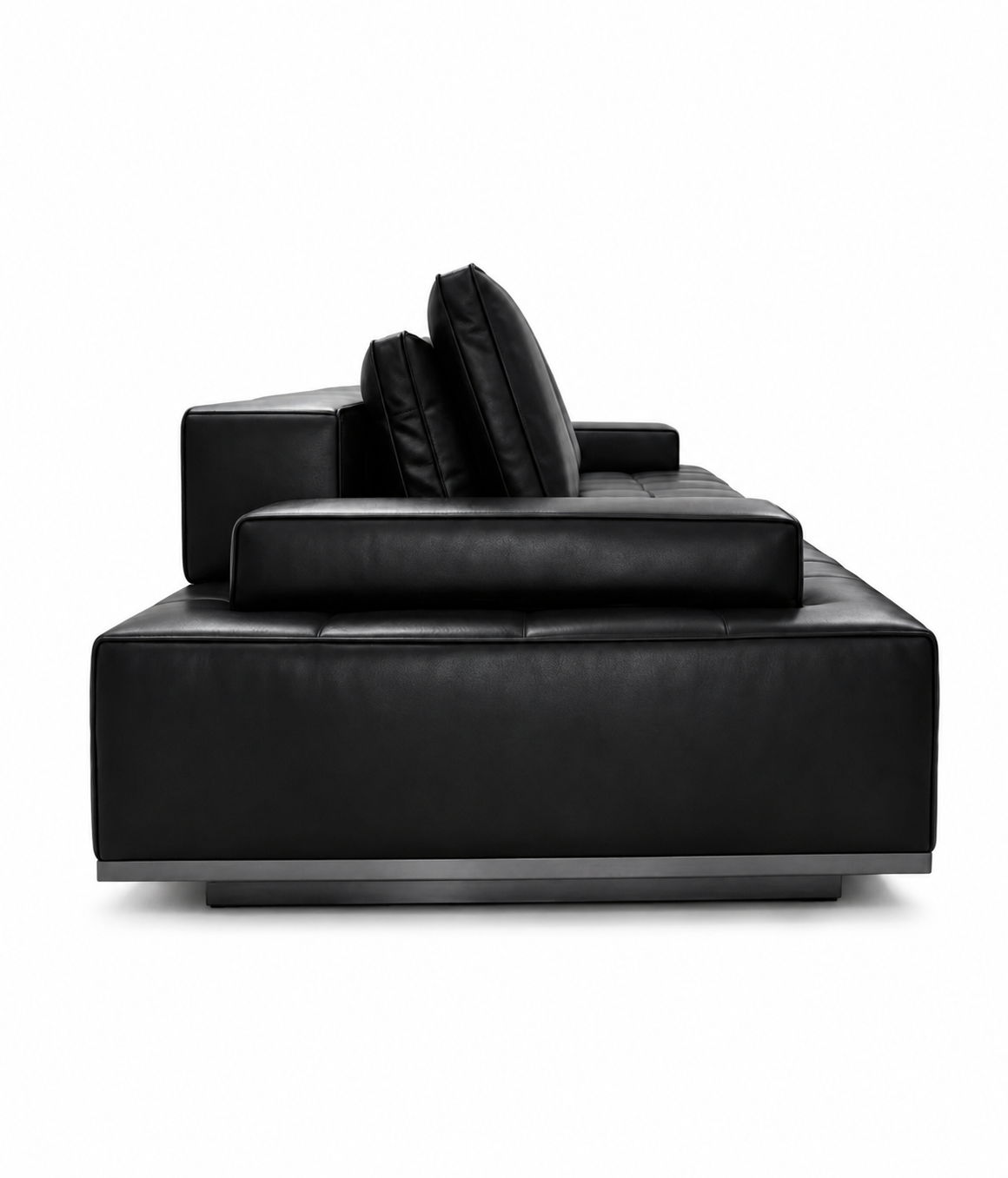 Quality leather with fine stitching in black leather